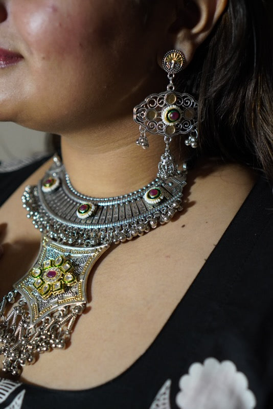 Riwasat neckpiece and earrings set