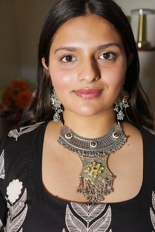 Riwasat neckpiece and earrings set