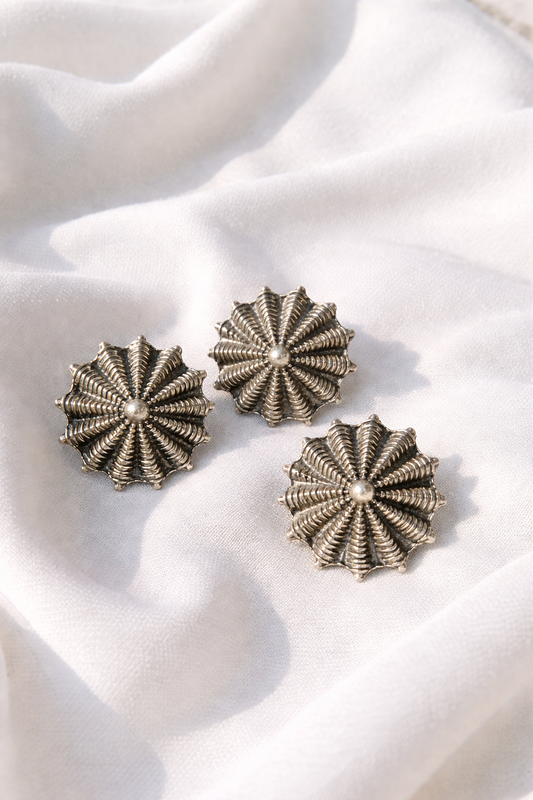 Mohena oxidised studds with ring